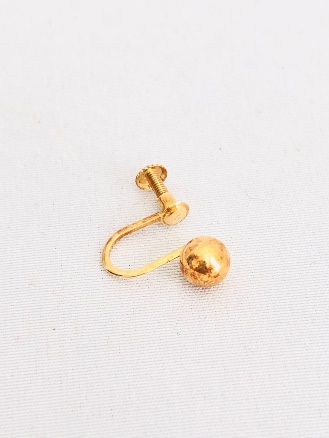 片方だけのイヤリング